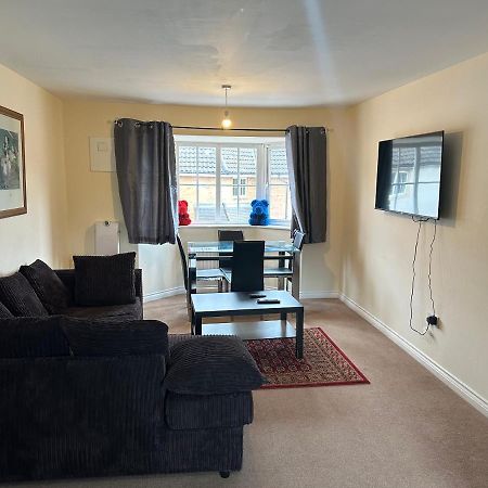 Lovely 2 Bedroom Family Holiday Home Thamesmead  Εξωτερικό φωτογραφία