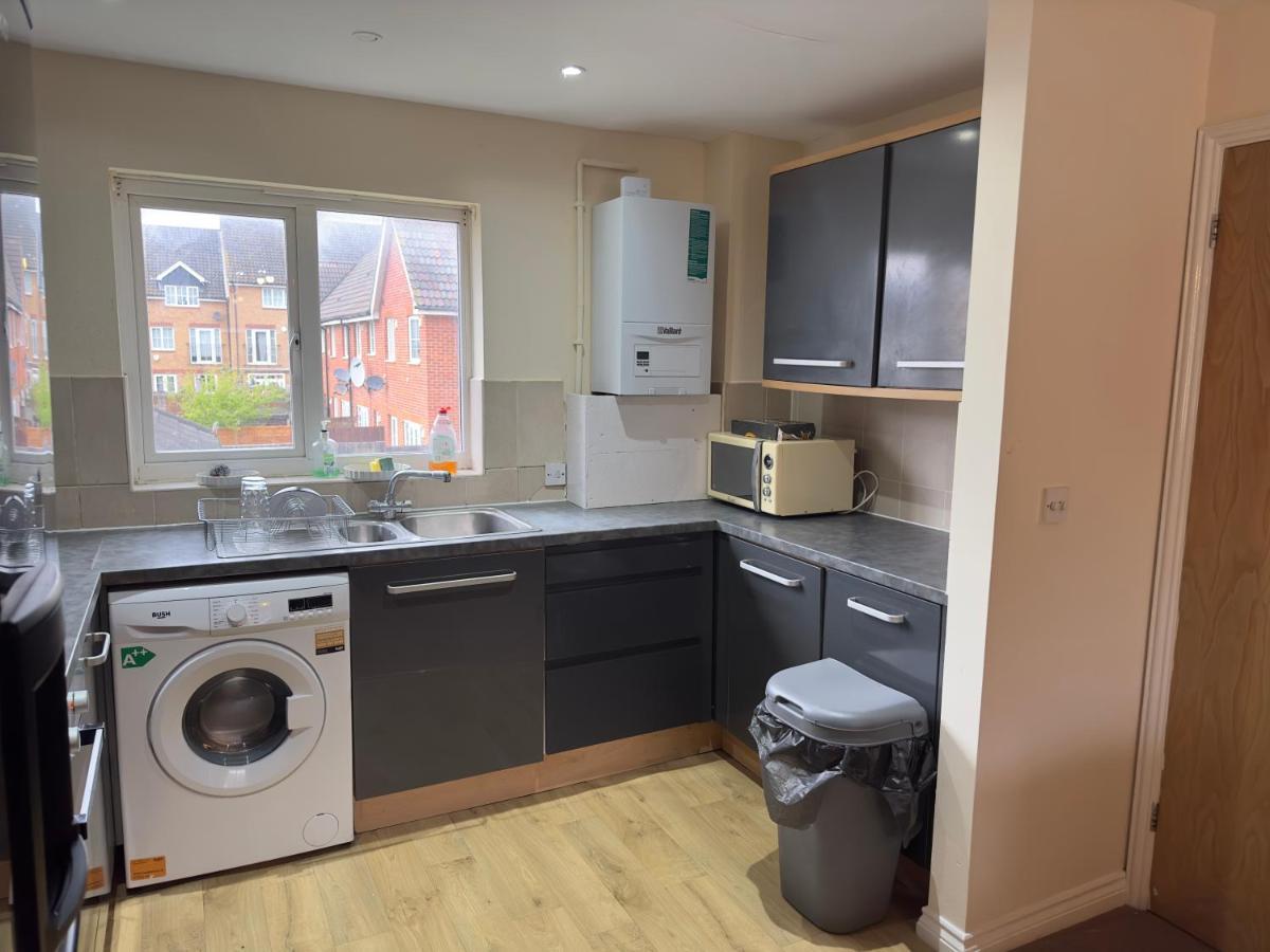 Lovely 2 Bedroom Family Holiday Home Thamesmead  Εξωτερικό φωτογραφία