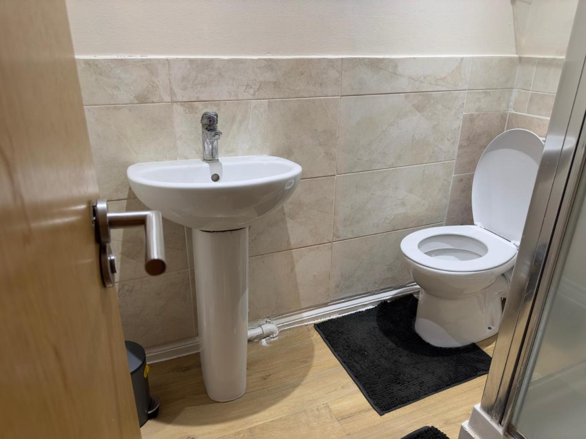 Lovely 2 Bedroom Family Holiday Home Thamesmead  Εξωτερικό φωτογραφία