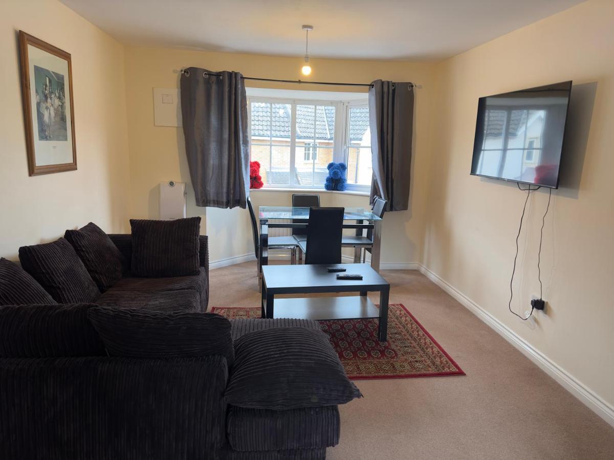 Lovely 2 Bedroom Family Holiday Home Thamesmead  Εξωτερικό φωτογραφία