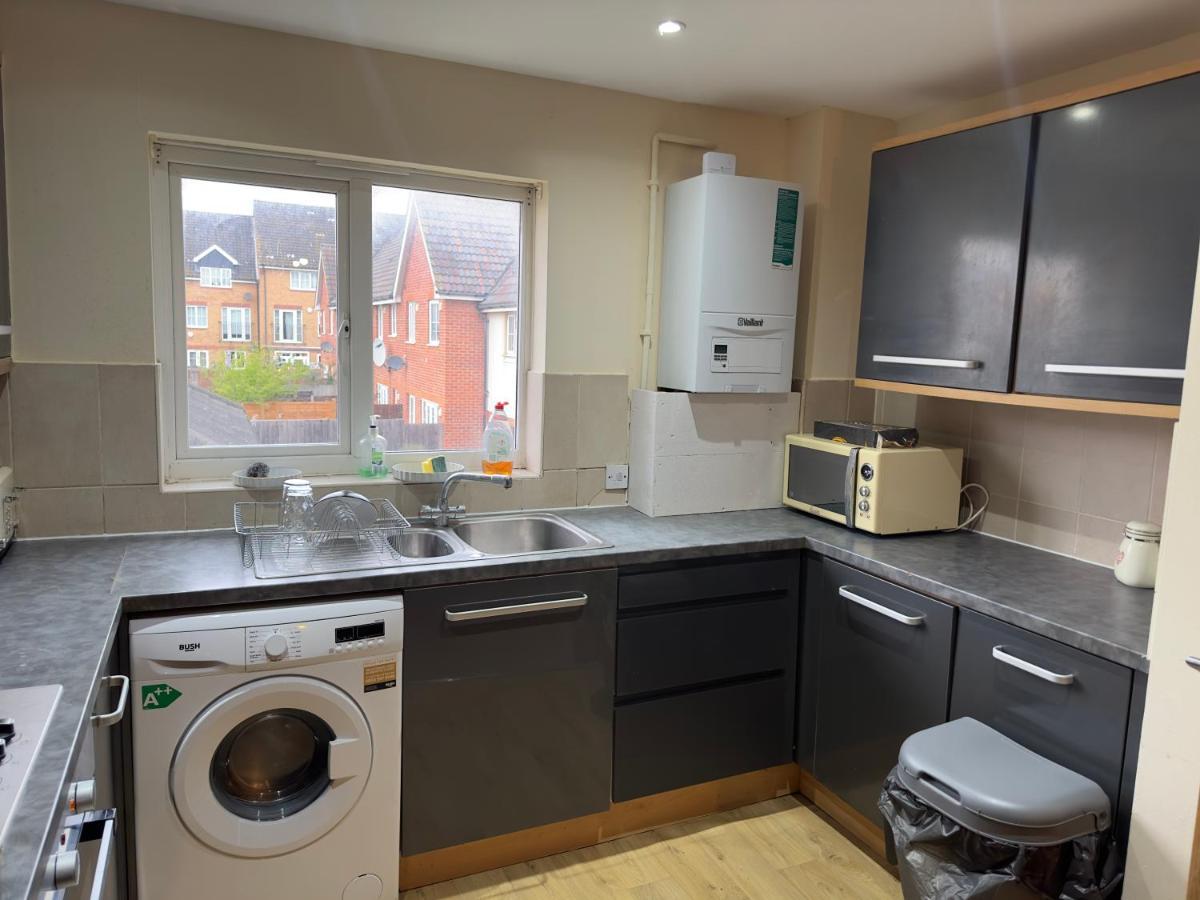 Lovely 2 Bedroom Family Holiday Home Thamesmead  Εξωτερικό φωτογραφία