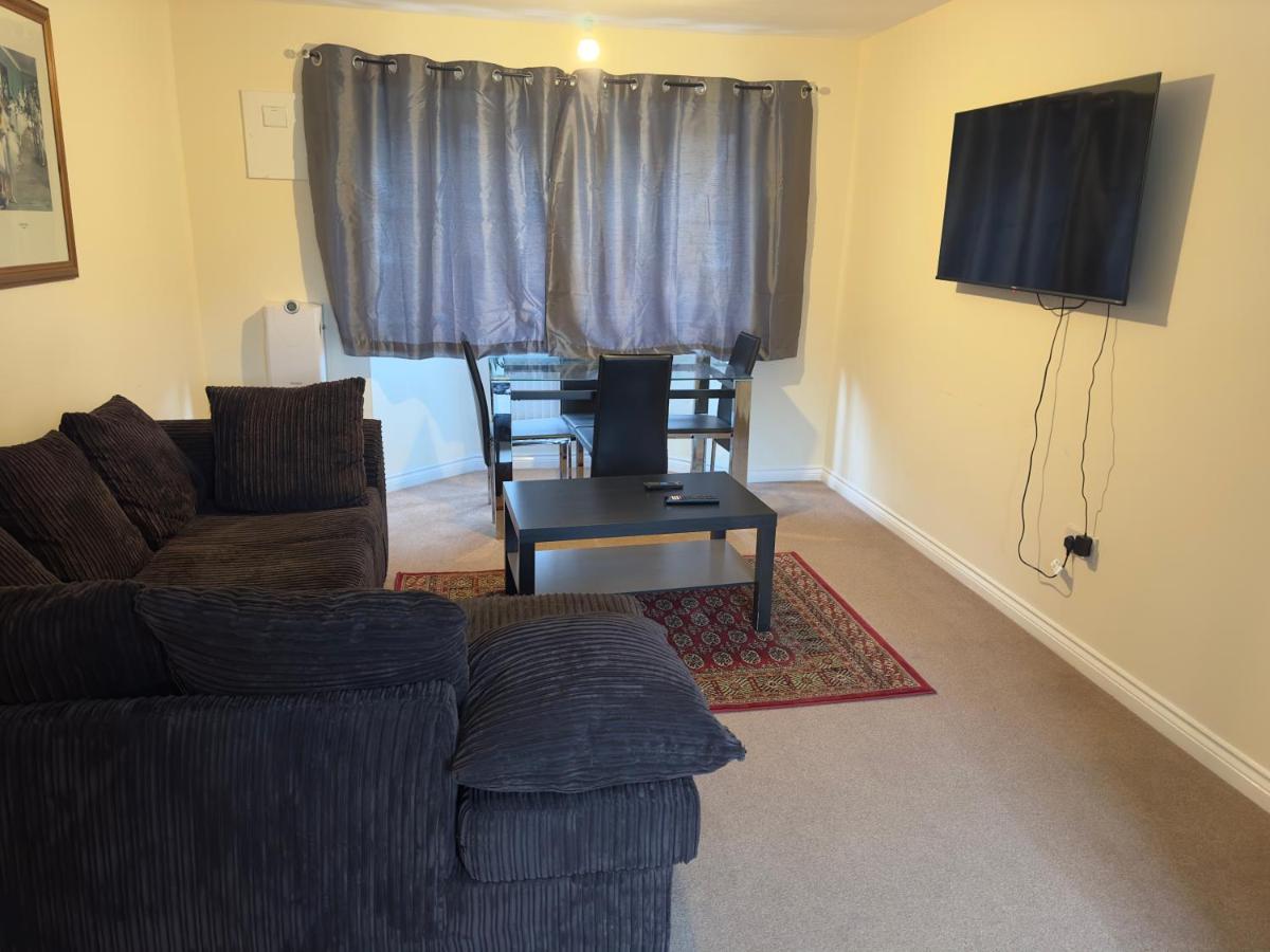 Lovely 2 Bedroom Family Holiday Home Thamesmead  Εξωτερικό φωτογραφία
