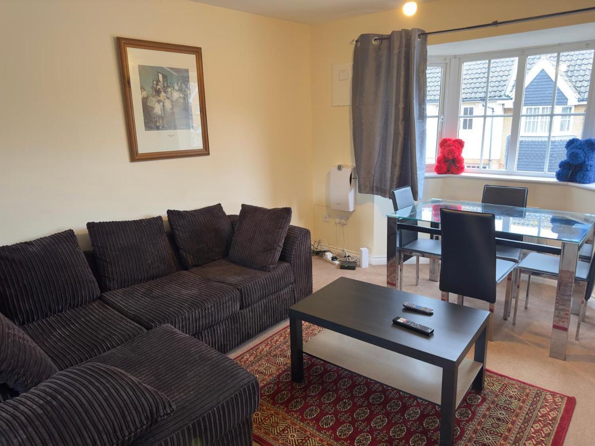 Lovely 2 Bedroom Family Holiday Home Thamesmead  Εξωτερικό φωτογραφία