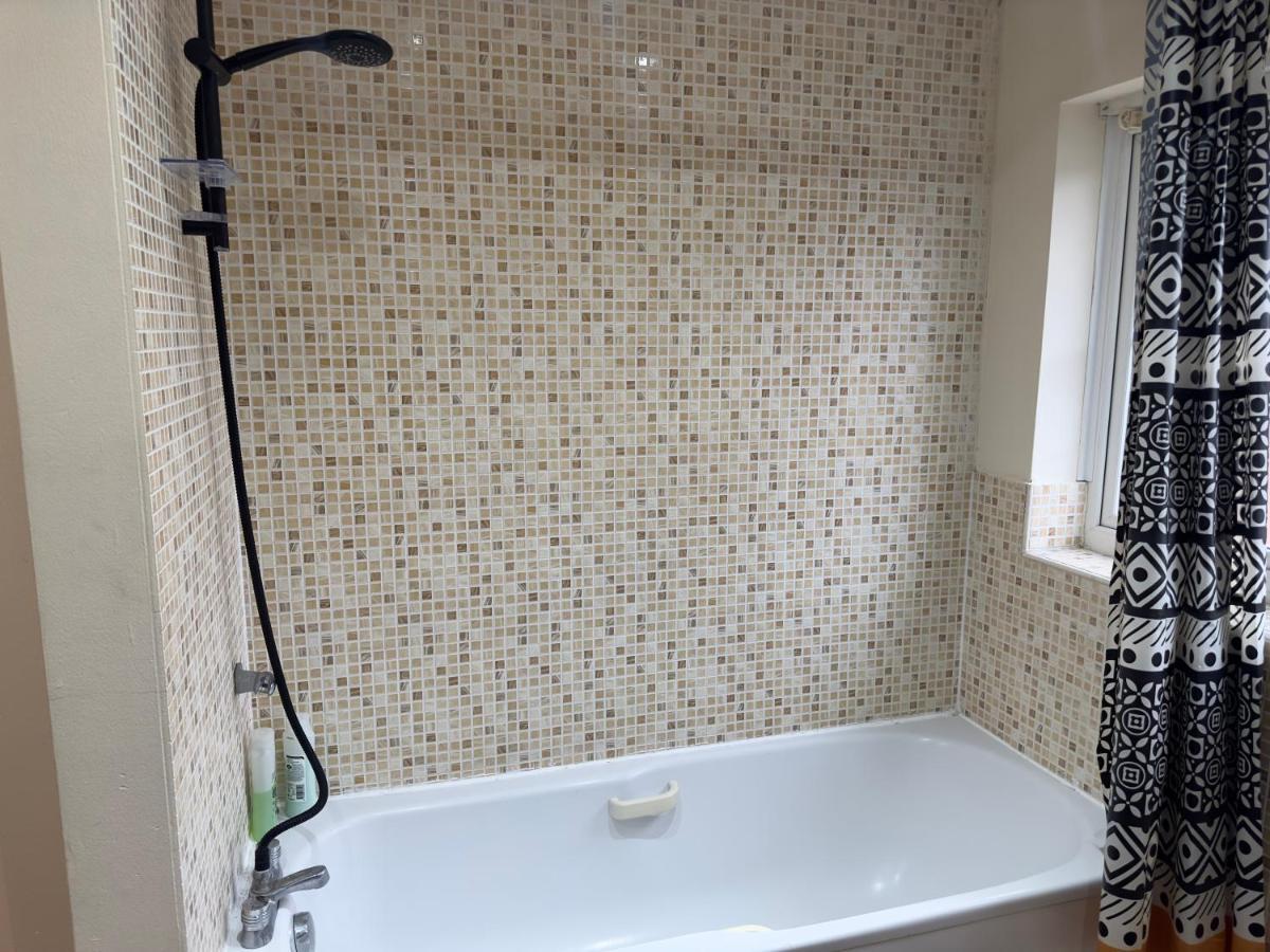 Lovely 2 Bedroom Family Holiday Home Thamesmead  Εξωτερικό φωτογραφία