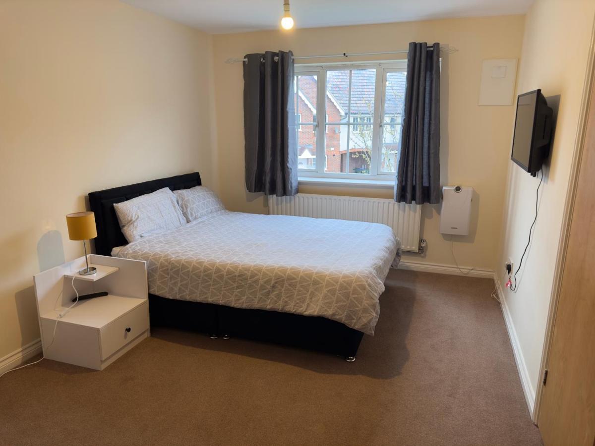 Lovely 2 Bedroom Family Holiday Home Thamesmead  Εξωτερικό φωτογραφία