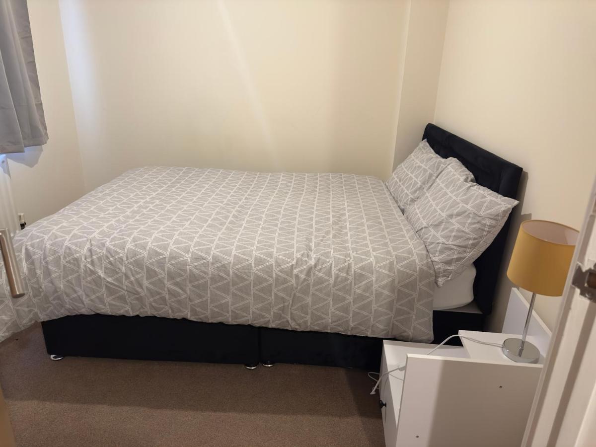 Lovely 2 Bedroom Family Holiday Home Thamesmead  Εξωτερικό φωτογραφία