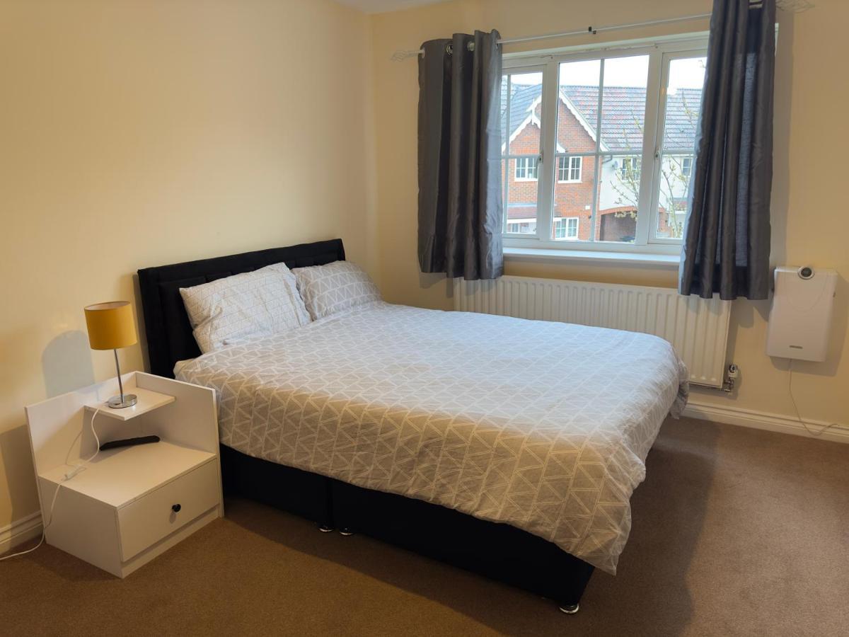 Lovely 2 Bedroom Family Holiday Home Thamesmead  Εξωτερικό φωτογραφία