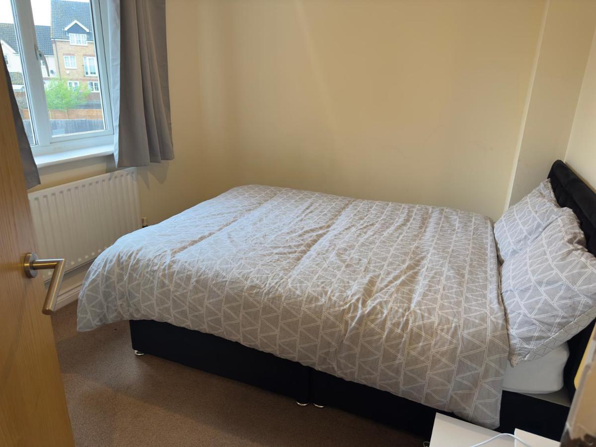 Lovely 2 Bedroom Family Holiday Home Thamesmead  Εξωτερικό φωτογραφία